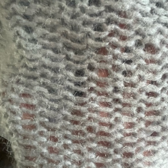 Over sized knitted sweater! - Picture 3 of 4